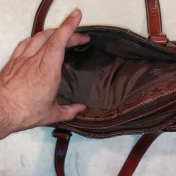 Rare vintage Fossil embossed brown leather tote - Picture 8 of 15